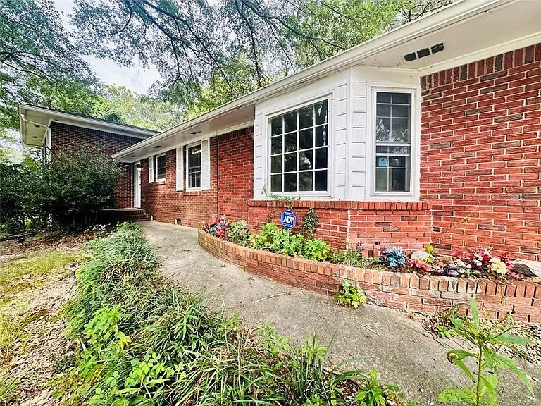 6150 Mallory Rd — Photo 3