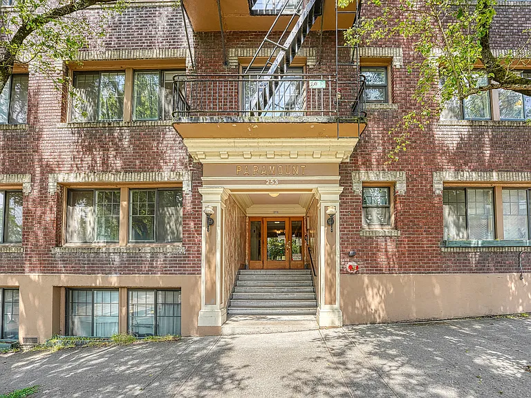 Historic Paramount Apartments — Photo 70