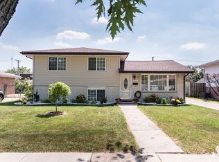 10451 Forest Ln, Chicago Ridge, IL 60415