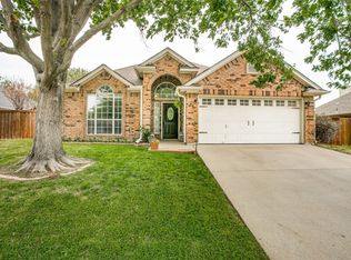 7321 Oak Ridge Dr, North Richland Hills, TX 76182