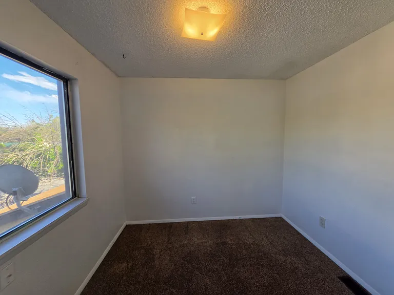 627 1/2 Highline Dr — Photo 16