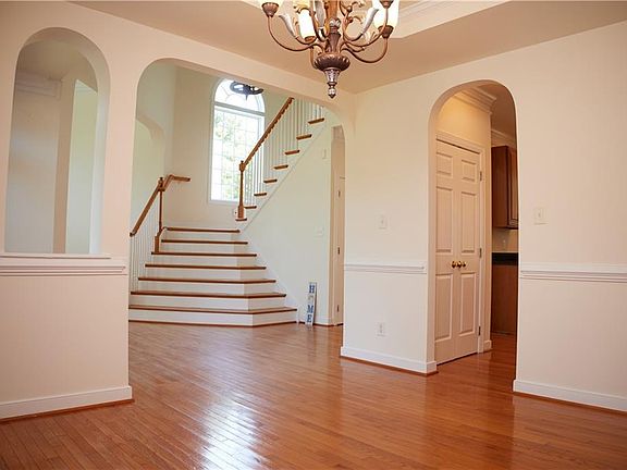5th image of 109 Winstead Dr