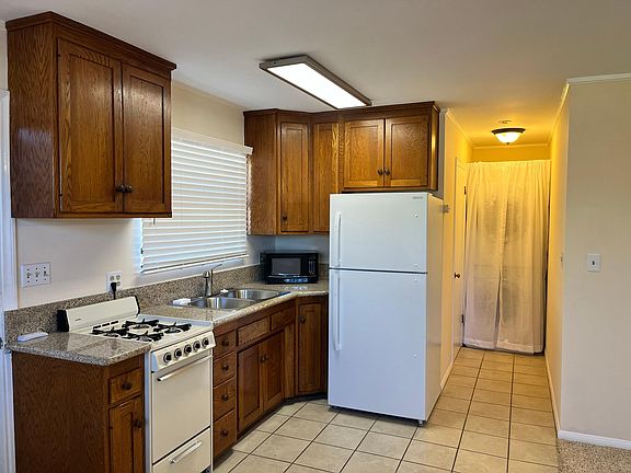 5th image of 3560 Mississippi St