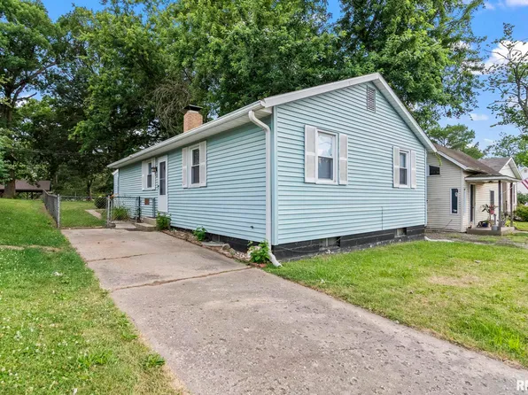 420 E Washington St, Riverton, IL 62561