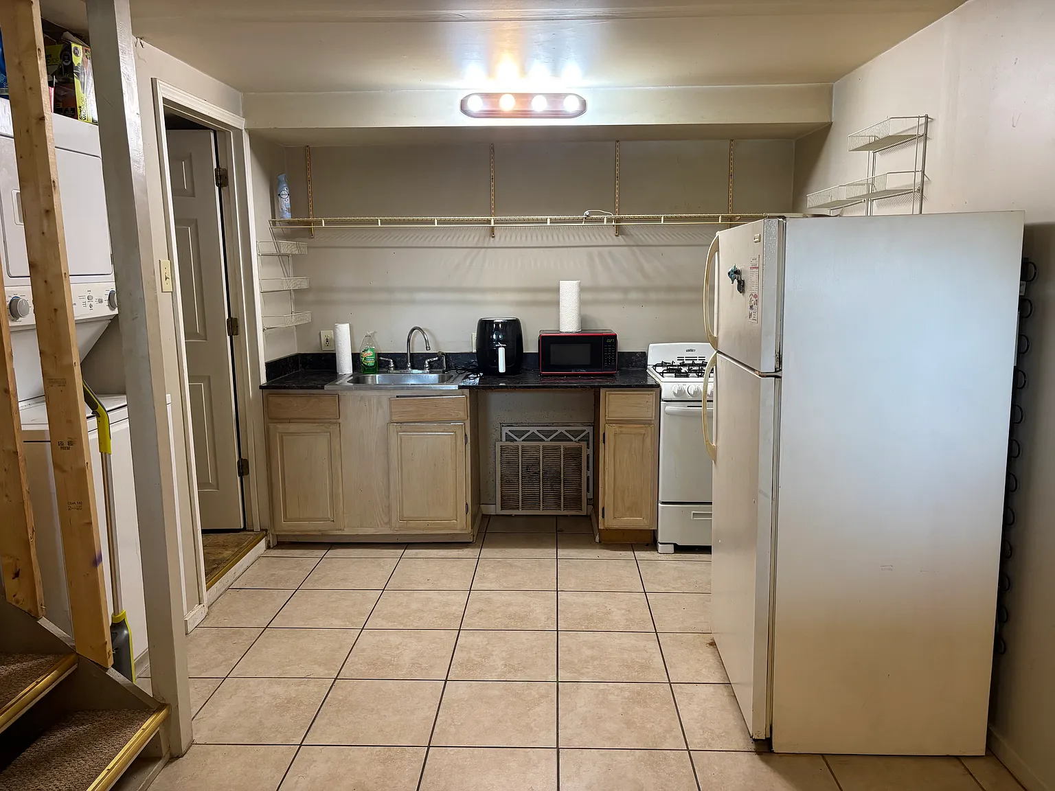 1 bed, 1.5 bath, $900 — Photo 2