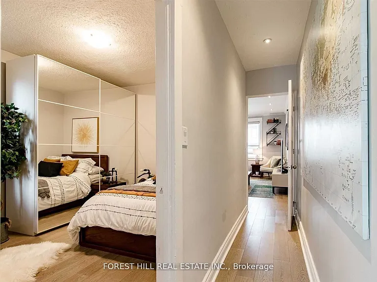 137 Earlscourt Ave #MAIN — Photo 3