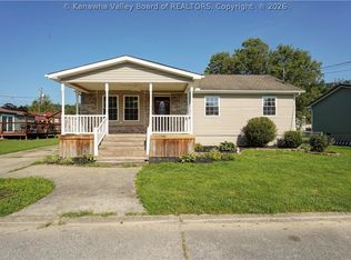 101 Pinehurst Dr, Tornado, WV 25202