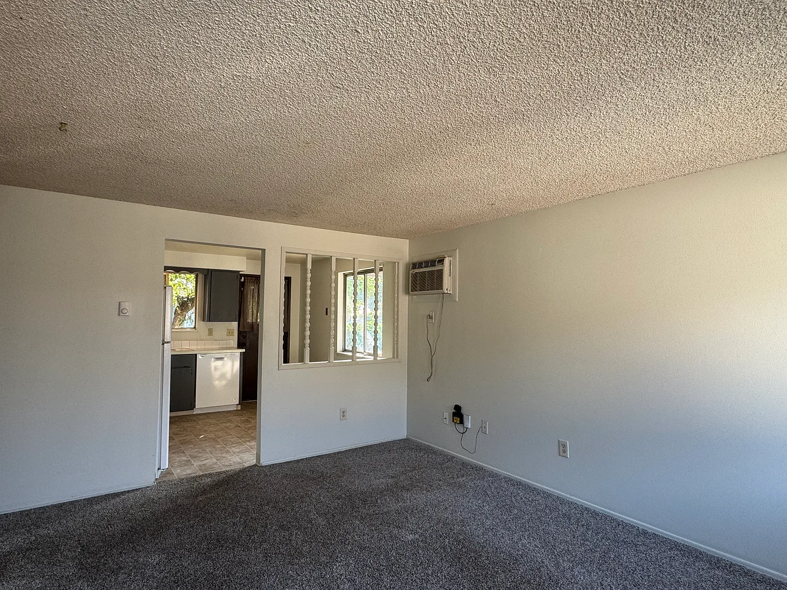 720 E North Ave — Photo 3