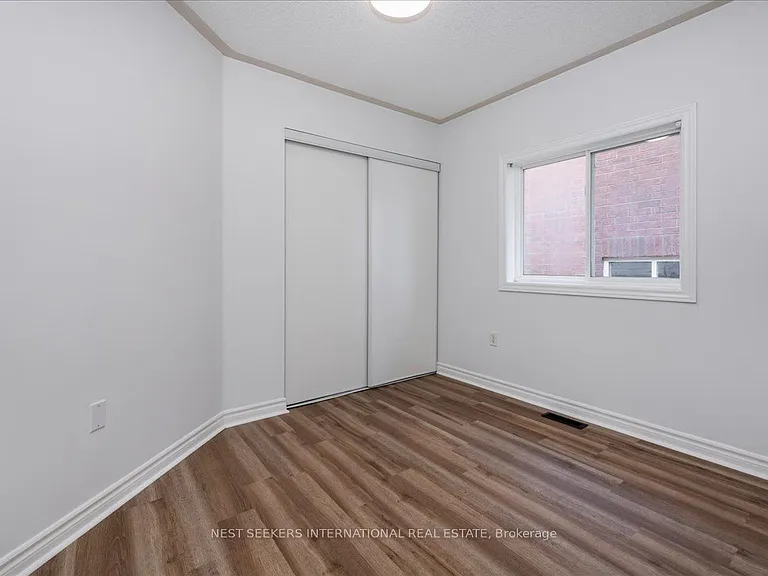 116 Courtney Cres #UPPER LEVEL — Photo 16