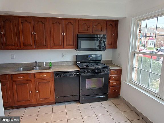 2nd image of 4767 S Park Ct