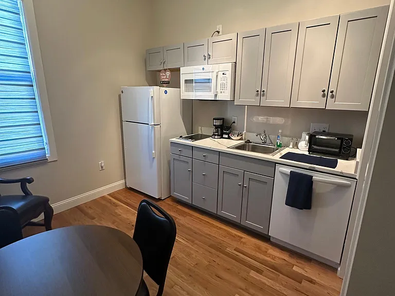 118 W 6th St #9 — Photo 3