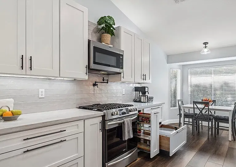 3 bed, 1815 sqft, $2,105 — Photo 4