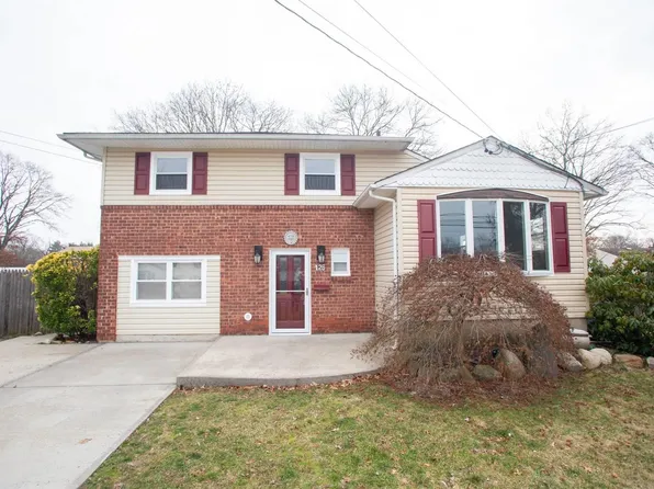 126 Delaware Avenue, Bay Shore, NY 11706