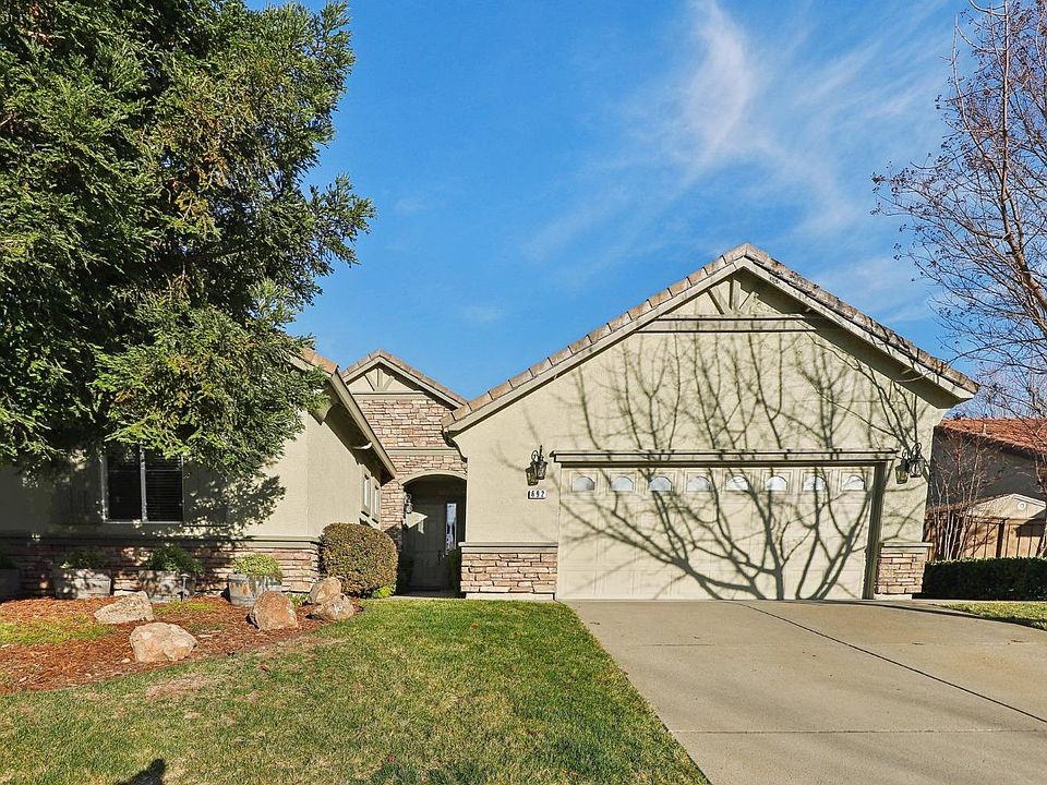 1st image of 692 Hildebrand Cir