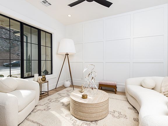 5th image of 3458 S Walnut Cir