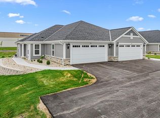 520 Hunter Oaks Blvd #801, Watertown, WI 53094
