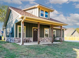 660 N Center St, Blossom, TX 75416