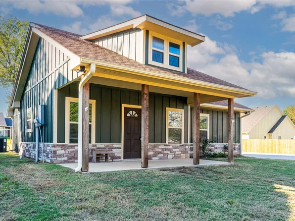 660 N Center St, Blossom, TX 75416