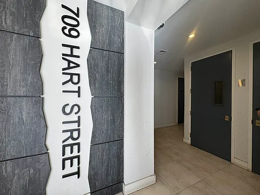 Rented by Pear NYC LLC | media 40