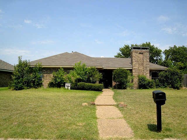 1st image of 813 Autumn Lake Dr