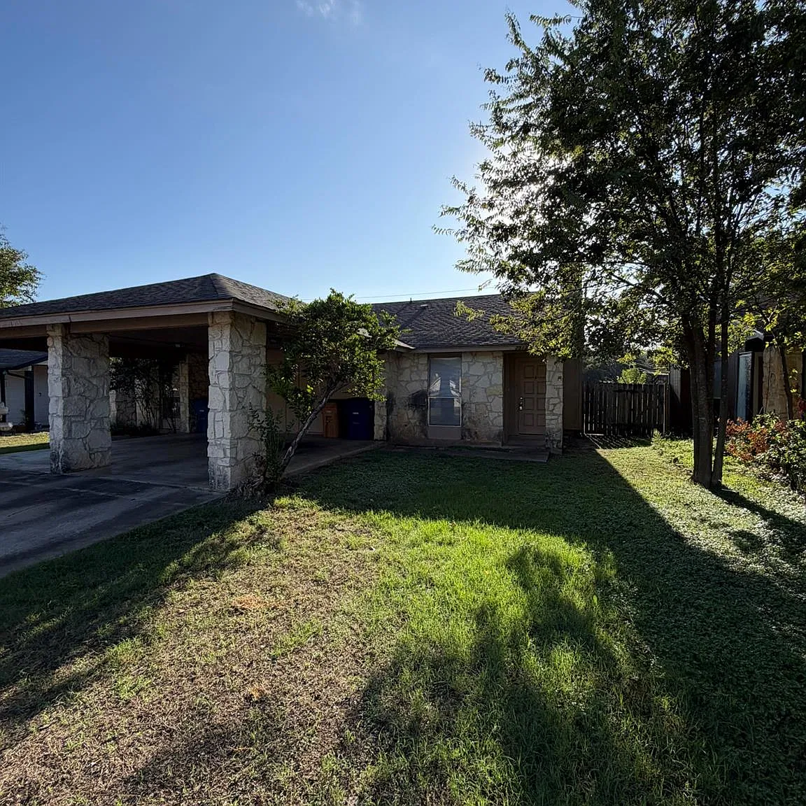 2 bed, 1.0 bath, 1748 sqft, $1,495 — Photo 1