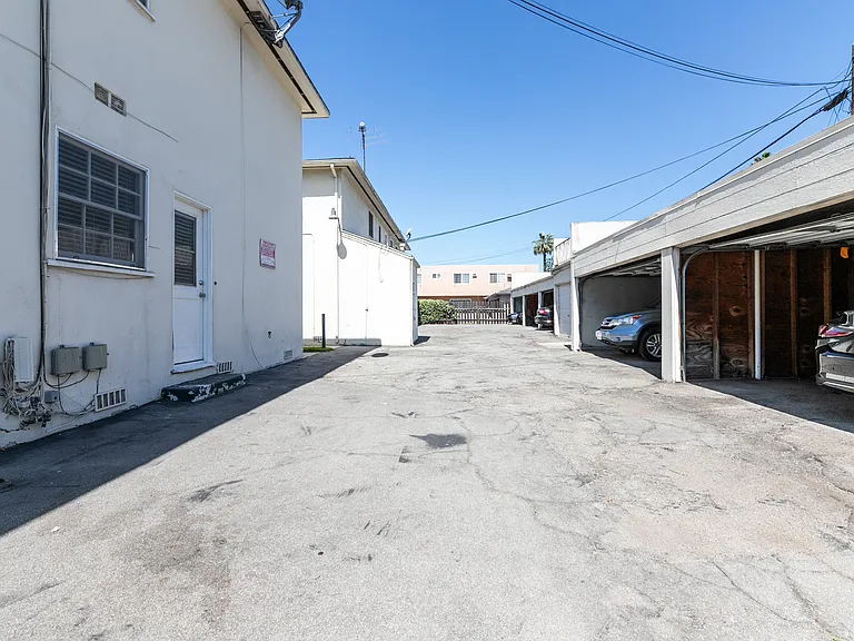 12309 Oxnard St #3 — Photo 19