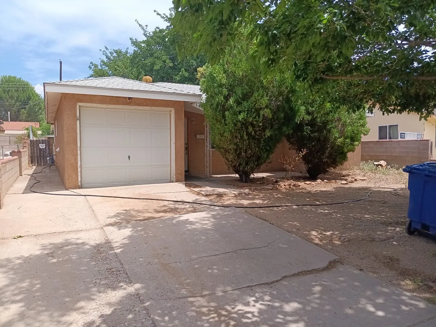 3 Bedroom, 1.5 Bathroom Home! Schedule a Showing! — Photo 1