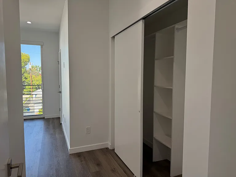 4827.5 Cleon Ave #4827.5 — Photo 13