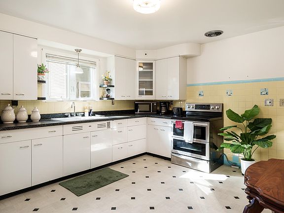 5th image of 1656 Oakwood Ave