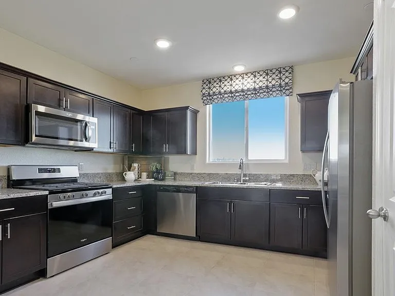 363 Sullivan Dr — Photo 2