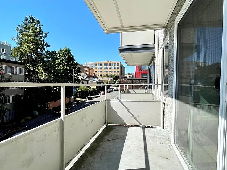Escolier Apartments — Photo 33