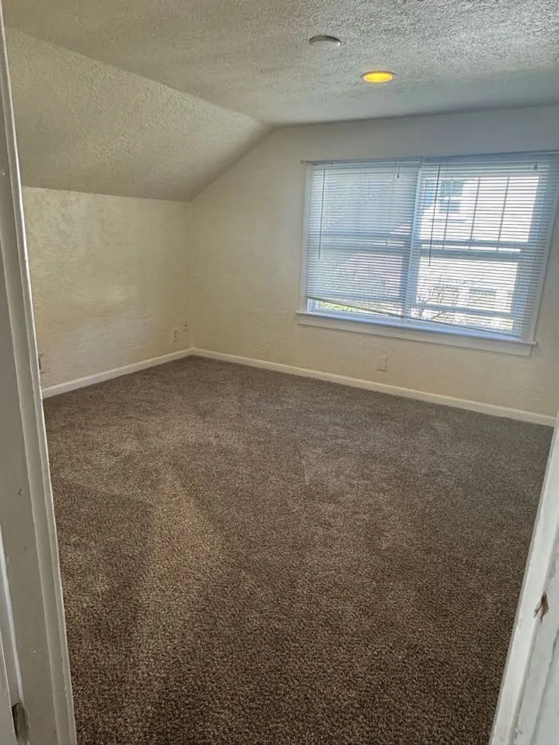 Charming 1920's Home with Large Backyard — Photo 4