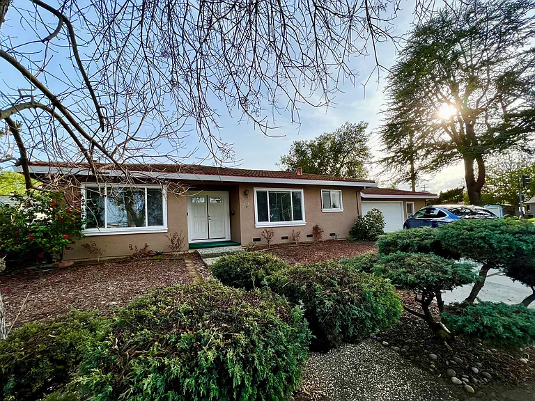 698 Danforth Dr — Photo 24