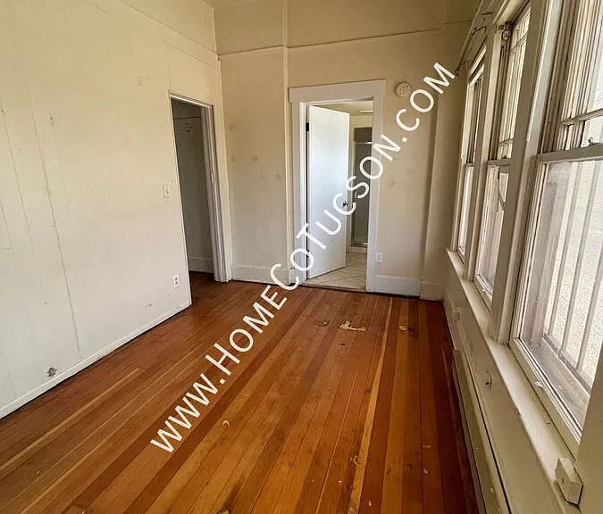 222 E 4th St — Photo 12