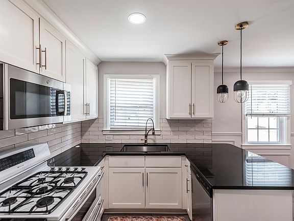 5th image of 2942 Primrose Cir