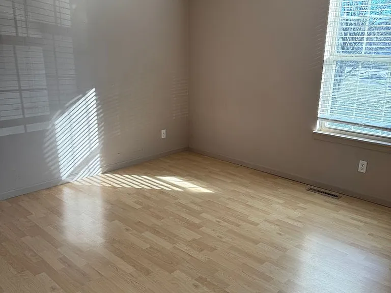 403 Camel Ct — Photo 10