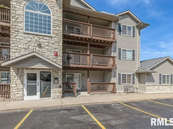 3207 S 16th Ave Unit 102, Eldridge, IA 52748