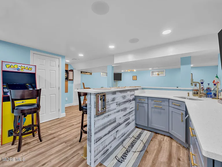 60 Farrell Dr — Photo 27