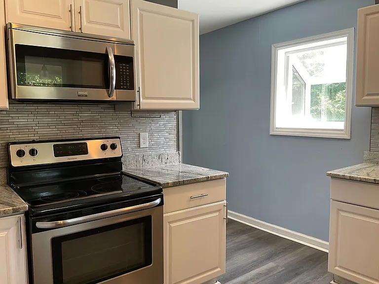 303 S Willow Ln — Photo 4