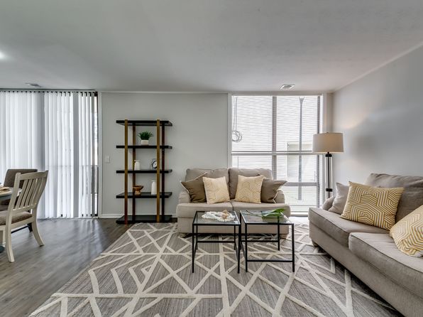 1000 Crystal Lake Cir #701