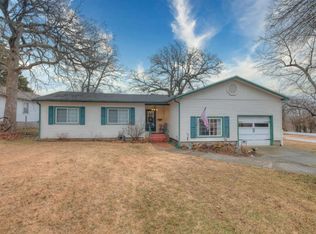 526 Fairview Ave, Baxter Springs, KS 66713