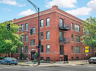 1657 W Addison St #3, Chicago, IL 60613