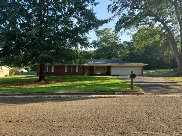 700 Madelaine Dr, Gilmer, TX 75644