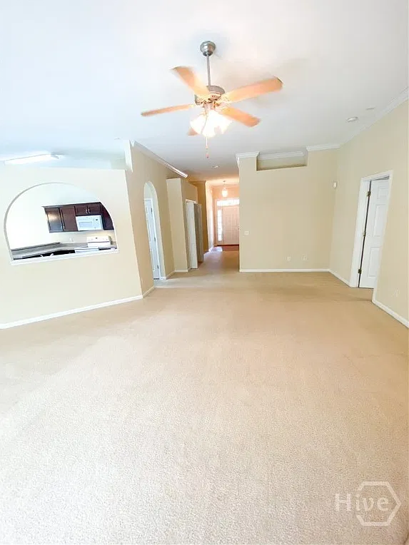 4 bed, 2.0 bath, 2366 sqft, $2,300 — Photo 4