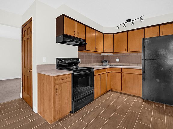 5th image of 600 E Jeffrey Pl