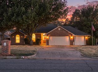 720 Parkwoods Dr, Noble, OK 73068