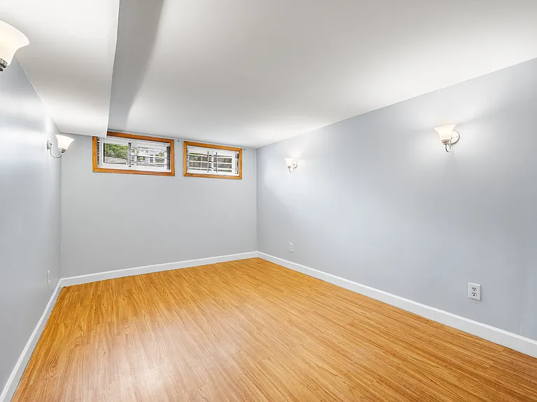 55 Farragut Pl NW #1 — Photo 12