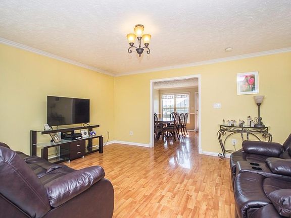 3rd image of 116 Molly Cir