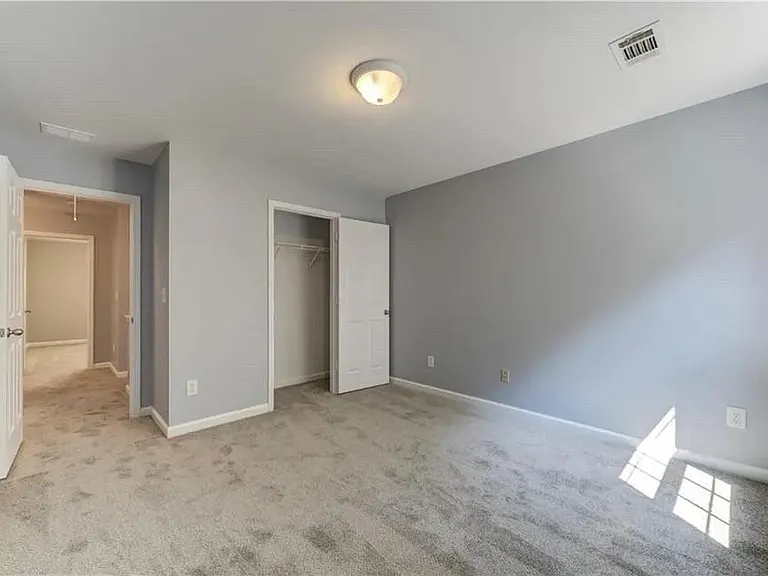 2820 Mayfair Dr — Photo 16