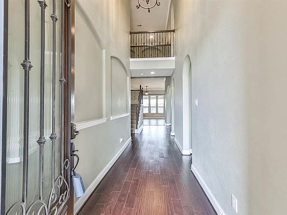4th image of 27338 Aspen Falls Ln